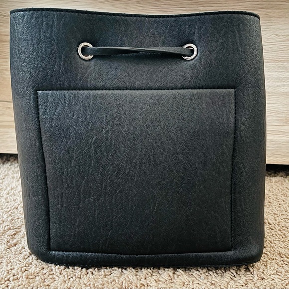 CALVIN KLEIN Bucket Bag - Picture 4 of 15